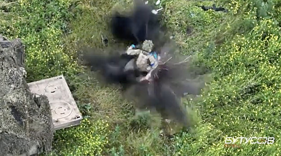 Dron natoil zranné ukrajinské vojáky v minovém poli