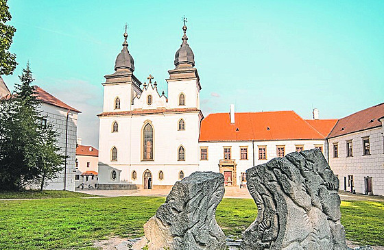 Bazilika sv. Prokopa a zámek