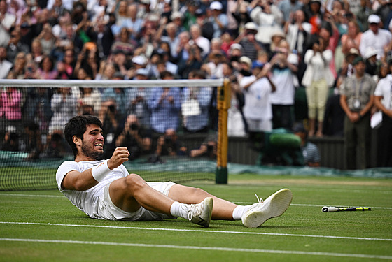 Carlos Alcaraz v emocích po vyhraném finále Wimbledonu