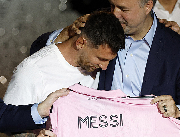 Roky stížností nestačily, pomůže Messi? MLS nechce, aby hrál na umělé trávě