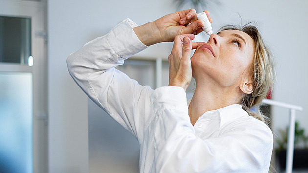Pacientům se syndromem suchého oka pomáhají sérové kapky z jejich krve