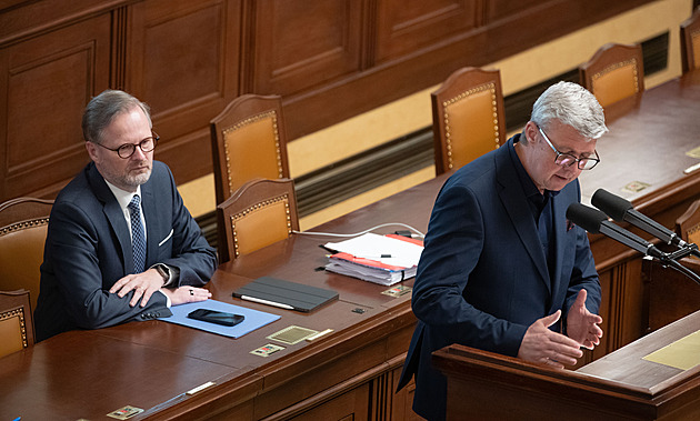 Je to daňový balíček, nepředložili jste plán úspor, vyčítá vládě Havlíček