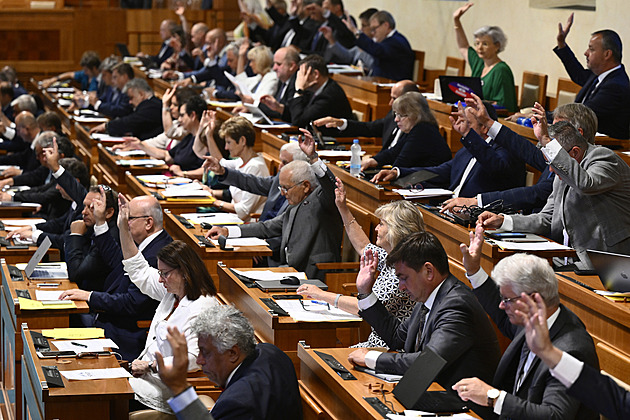 Senát projedná zvýšení spotřební daně na naftu. Putin bude jednat s africkými lídry