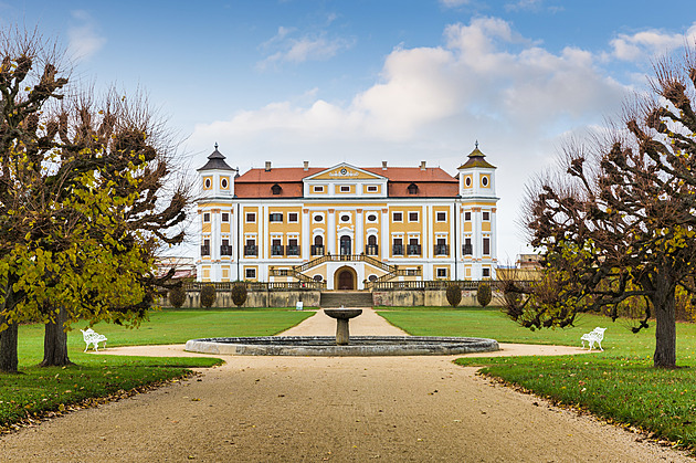 OBRAZEM: Nejkrásnější zámky v Česku. 25 výletů za fantastickou historií