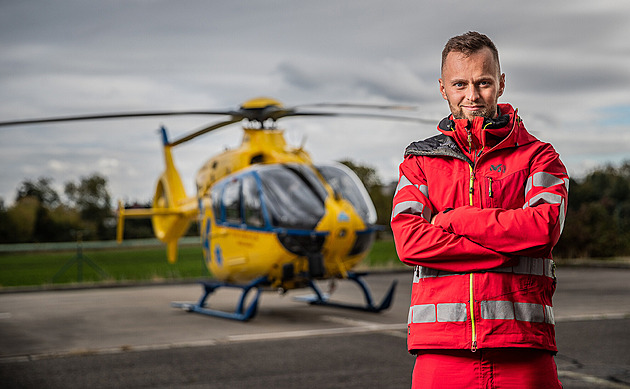 Mé příspěvky jsou často na hraně, říká záchranář. O vrtulníku snil už odmala