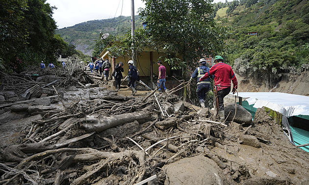 Sesuv půdy v Kolumbii má 14 obětí. Po přeživších záchranáři stále pátrají