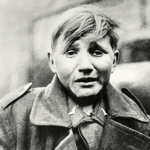 Tajemství slz Hitlerjugend. Brečícího vojáčka zvěčnil fotograf celebrit