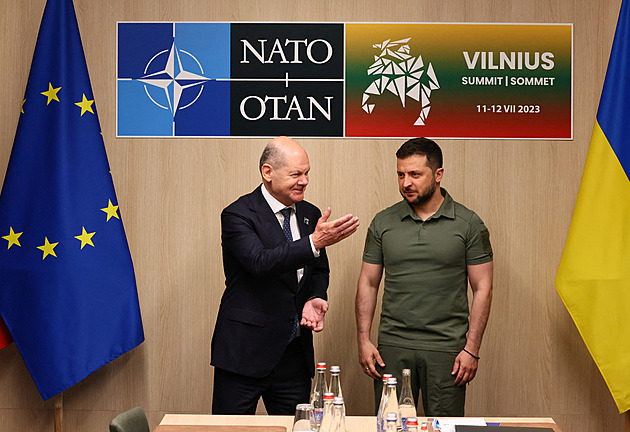 Strach z eskalace. Jak Biden a Scholz přiměli NATO k opatrnosti vůči Ukrajině