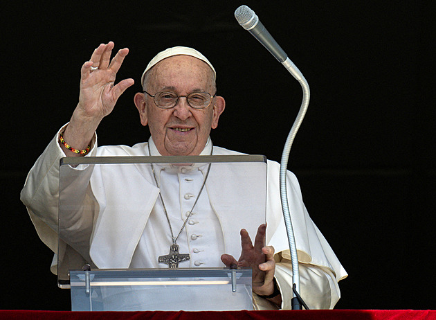Katolická církev by mohla žehnat stejnopohlavním párům, naznačil papež