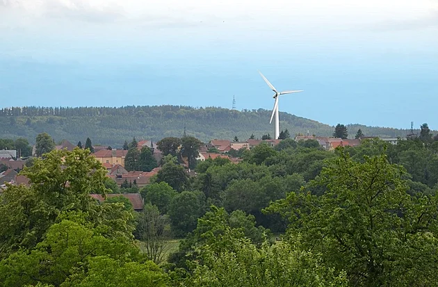 Investor chce u Řevničova postavit větrnou elektrárnu, v obci píší petici