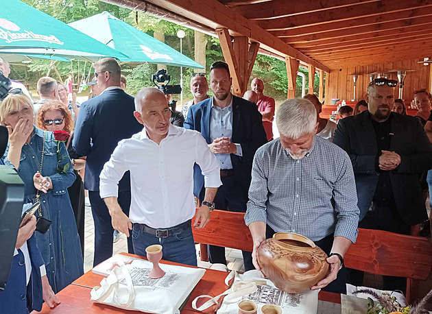 V zrcadle Cimrmana. Cenil by si lid i karikatury svého prezidenta?