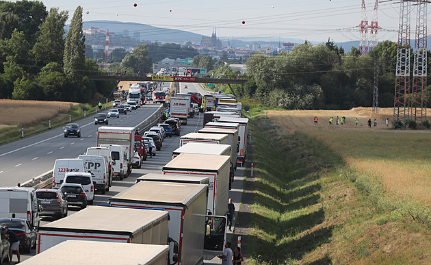 D2 u Brna uzavřela tragická nehoda, kolony se tvoří i na objízdné trase