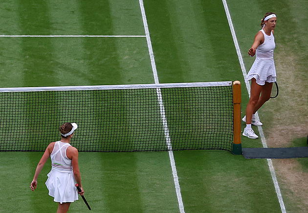 Neřešme podání ruky, ale tenis! Na Azarenkovou pískali, Ukrajinka slavila