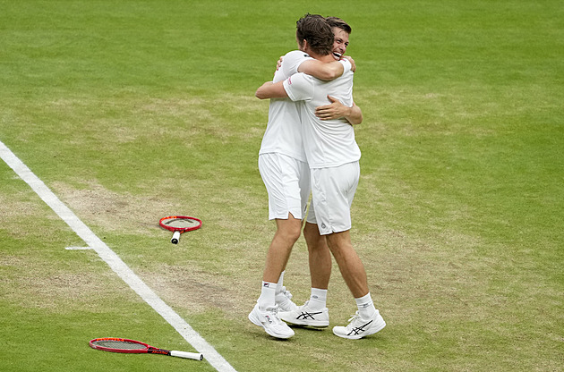 Čtyřhru ve Wimbledonu ovládli Nizozemec Koolhof a Brit Skupski