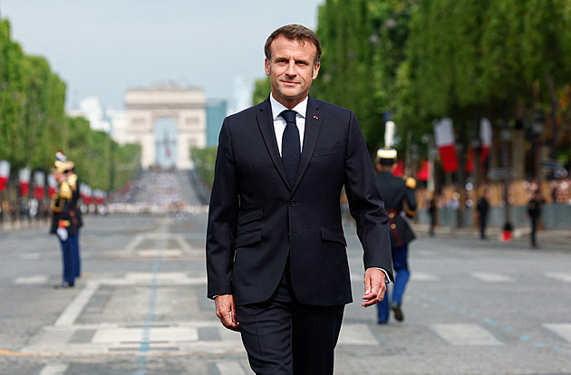 Maximálně dvě funkční období? Zatracená blbost, nechal se slyšet Macron