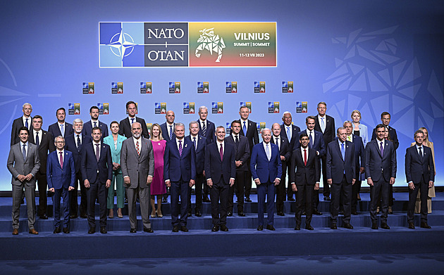 Místo svatby s NATO zůstáváme přáteli. Zklamaní Ukrajinci přišli o poslední iluze