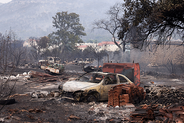 Požár u chorvatského Šibeniku mají hasiči pod kontrolou. Oheň spálil 600 hektarů