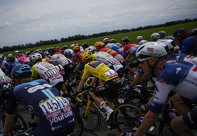 Elitářská cyklistika? Ponožky ve správné výšce a dresy pouze do velikosti XL