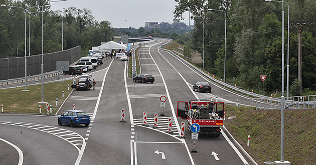 Karvinským se uleví, obchvat města je s půlročním zpožděním konečně hotov