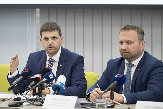 Chcete být milionářem? Ministři se pustili do riskantní politické hry