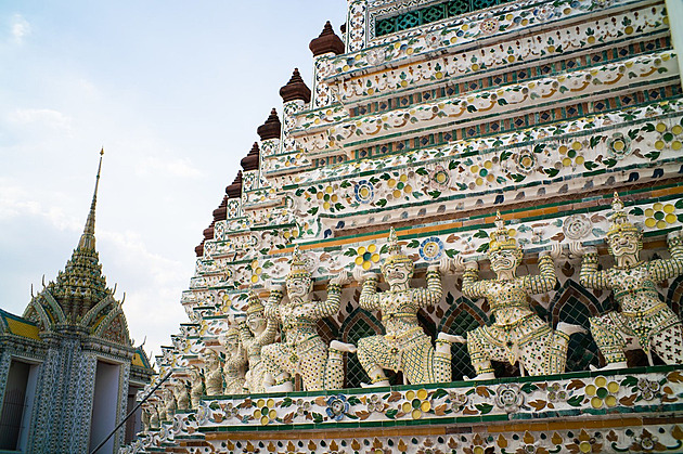 Nevhodné chování v ráji. V Thajsku nesmíte pískat ani hladit děti po hlavě