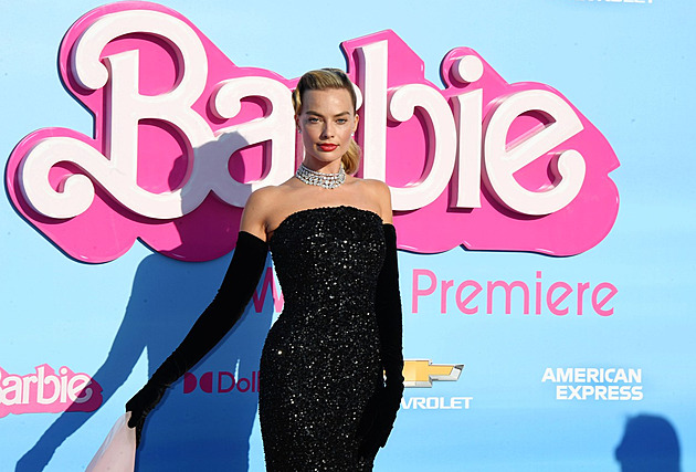 OBRAZEM: Jako pravá od Mattela. Margot Robbie ohromuje Barbie modely