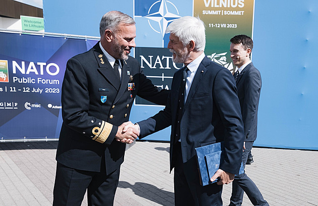 Ukrajina má šanci na územní zisky jen do konce roku, řekl Pavel summitu NATO