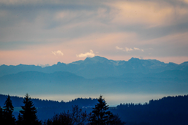 Ze zíceniny je krásný výhled na rakouské Alpy.