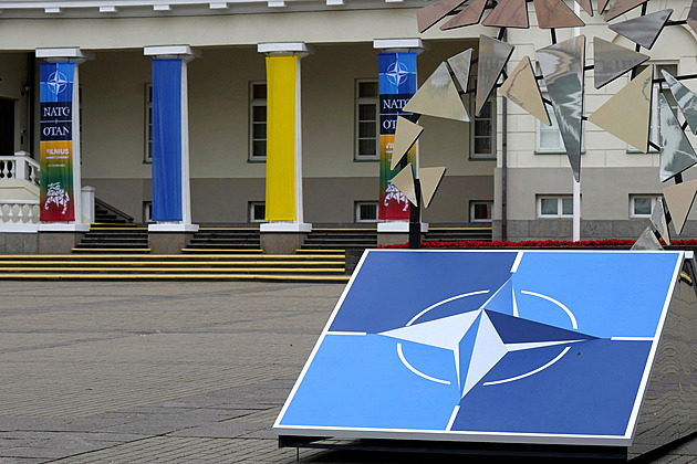 Kvůli ministrům NATO budou v akci stovky policistů, na dva dny zkomplikují dopravu