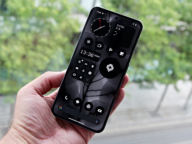 Nothing Phone (2)