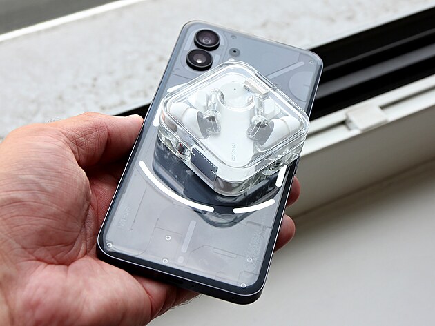 Nothing Phone (2)