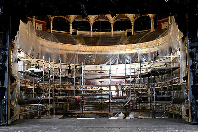 V brnnském Mahenov divadle probíhá prázdninová rekonstrukce, opravují se i...