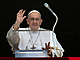 Pape Frantiek vede modlitbu na Svatopetrskm nmst. (9. ervence 2023)