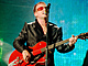 Bono bhem jedinho eskho koncertu U2 na praskm Strahov (14. srpna 1997)