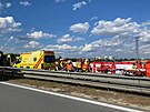 Nehoda dvou autobus uzavela v obou smrech dálnici D2 u Brna mezi tetím a...