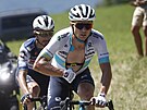 Kazaský cyklista Alexej Lucenko (Astana) lape v úniku spolu s Francouzem...