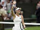 Markéta Vondrouová slaví postup do finále Wimbledonu.