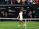 panlský tenista Carlos Alcaraz se raduje z postupu do finále Wimbledonu.