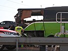Na dálnici D2 u Brna jeden autobus narazil zezadu do druhého. Zranilo se celkem...
