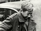 Snímek breícího Hanse-Georga Henkeho, nmeckého chlapce v píli velké...