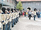 Prezidenta Petra Pavla pivítala na krumlovském zámku granátnická garda. (19....