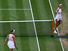 Victoria Azarenková a Elina Svitolinová po osmifinále Wimbledonu.