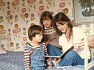 Hereka a zpvaka Jane Birkinová se svými dcerami Charlottou a Kate na snímku...