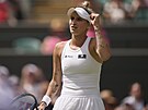 Markéta Vondrouová se raduje z povedené výmny ve tvrtfinále Wimbledonu.