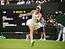 Markéta Vondrouová bojuje o finále Wimbledonu.