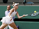 Markéta Vondrouová ve tvrtfinálovém zápase Wimbledonu.