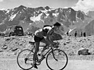Federico Bahamontés na Tour de France pi stoupání na Mt. Galibier.