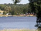 Kemp na Hna�ovsk�m rybn�ku nedaleko Klatov. (13. 7. 2023)