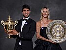 Vítzové Wimbledonu Carlos Alcaraz a Markéta Vondrouová (Londýn, 16. ervence...