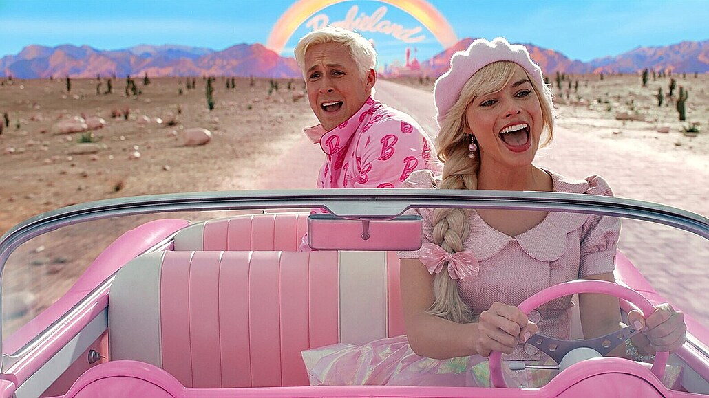Ryan Gosling a Margot Robbie ve filmu Barbie
